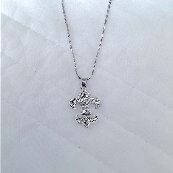 Fleur de Lis silver plated Crystal Necklace Pendant - Picture 4 of 8